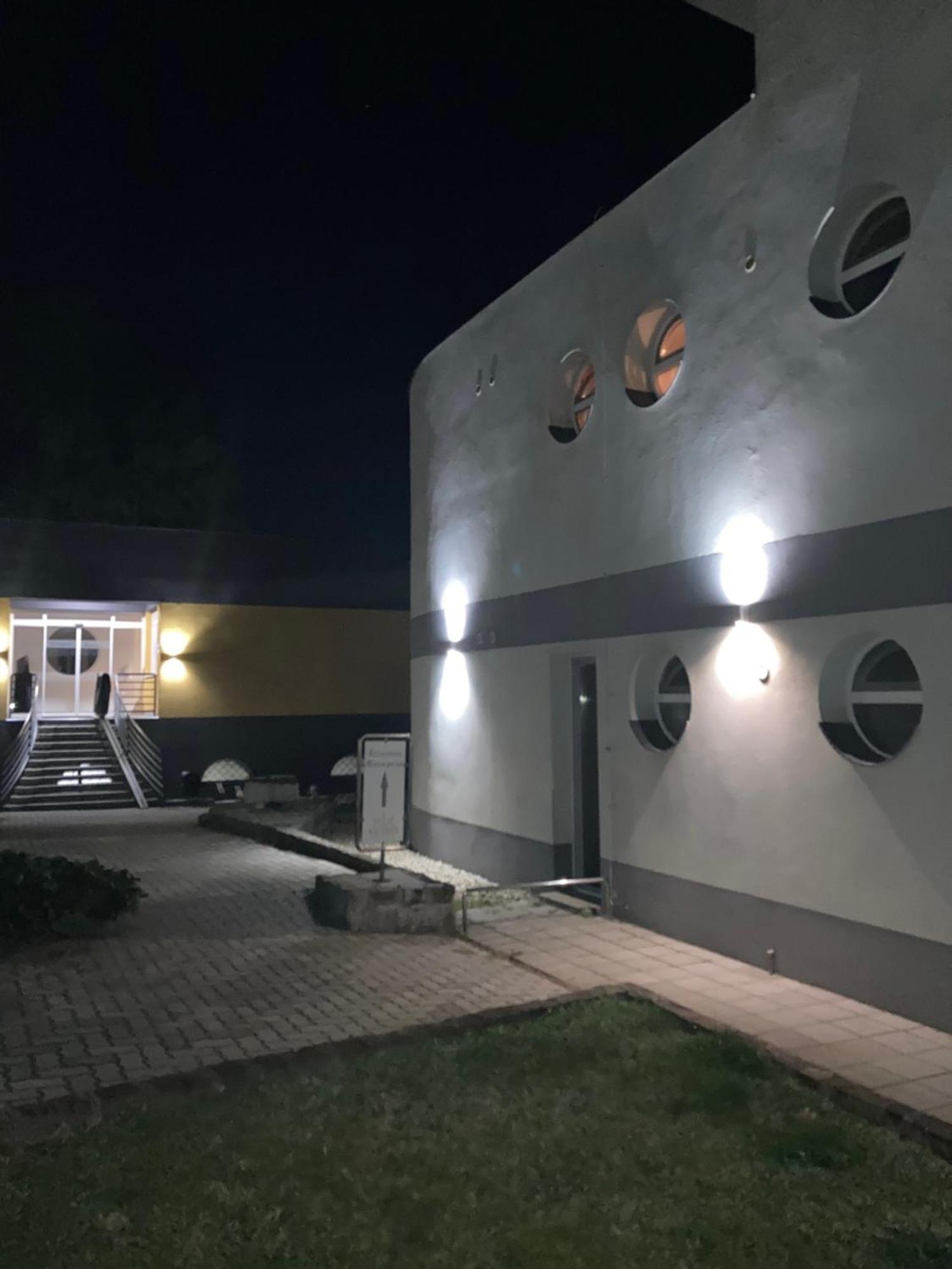 Nautilus Etterem Es Panzio 호텔 Dabas 외부 사진
